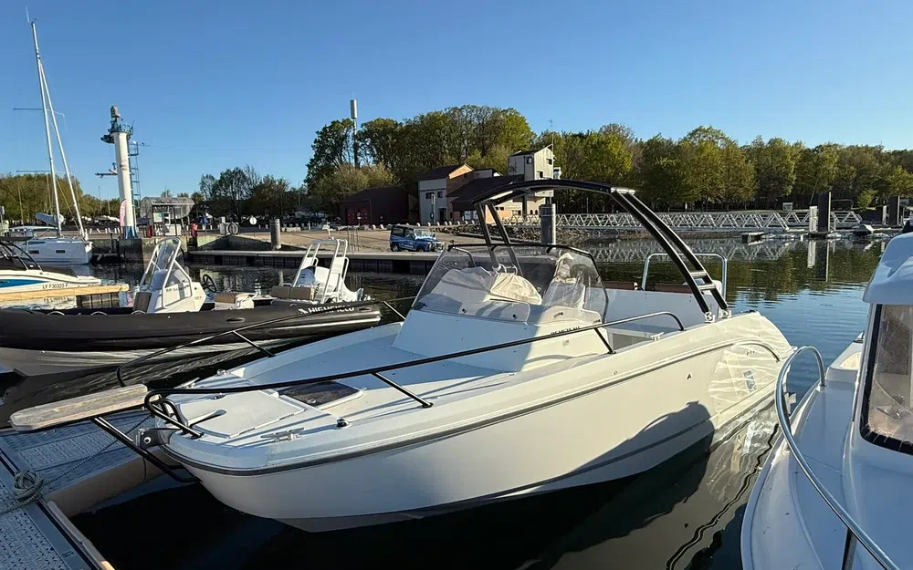 slider 1 Beneteau Flyer 7 SUNdeck