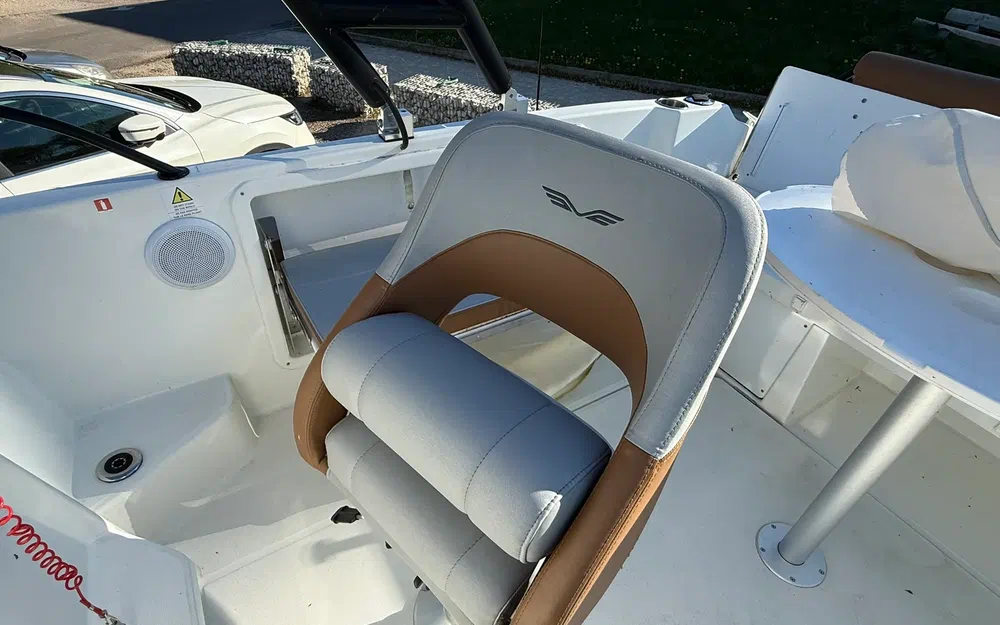 slider 4 Beneteau Flyer 7 SUNdeck