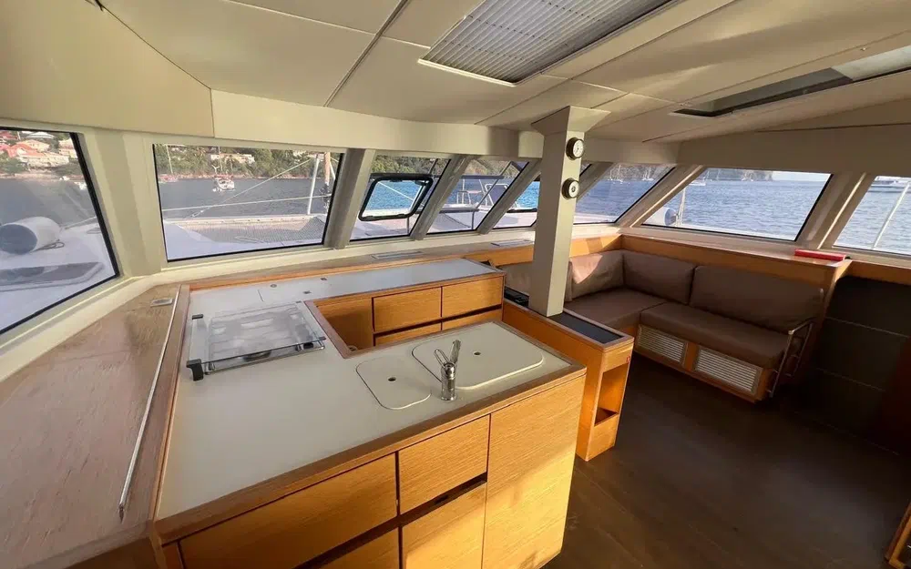 slider 18 Nautitech 46