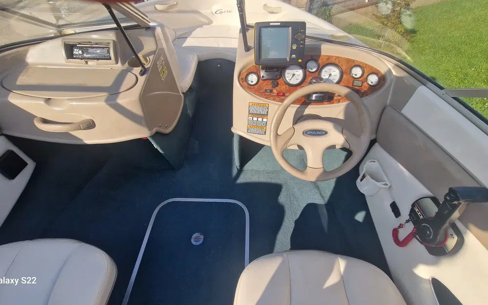 slider 6 Bayliner 1750 Capri