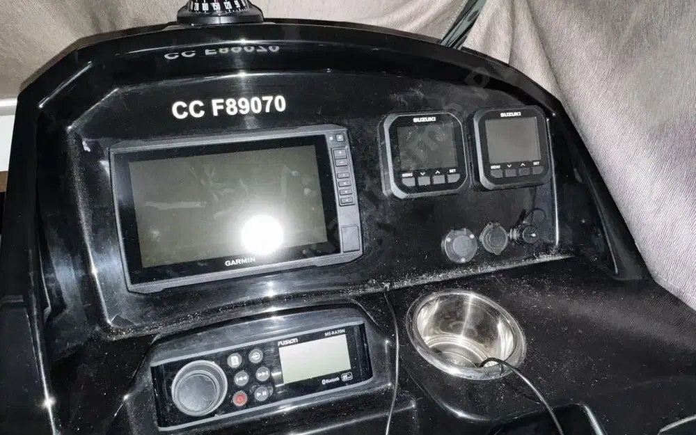 slider 10 Jeanneau Merry Fisher 895