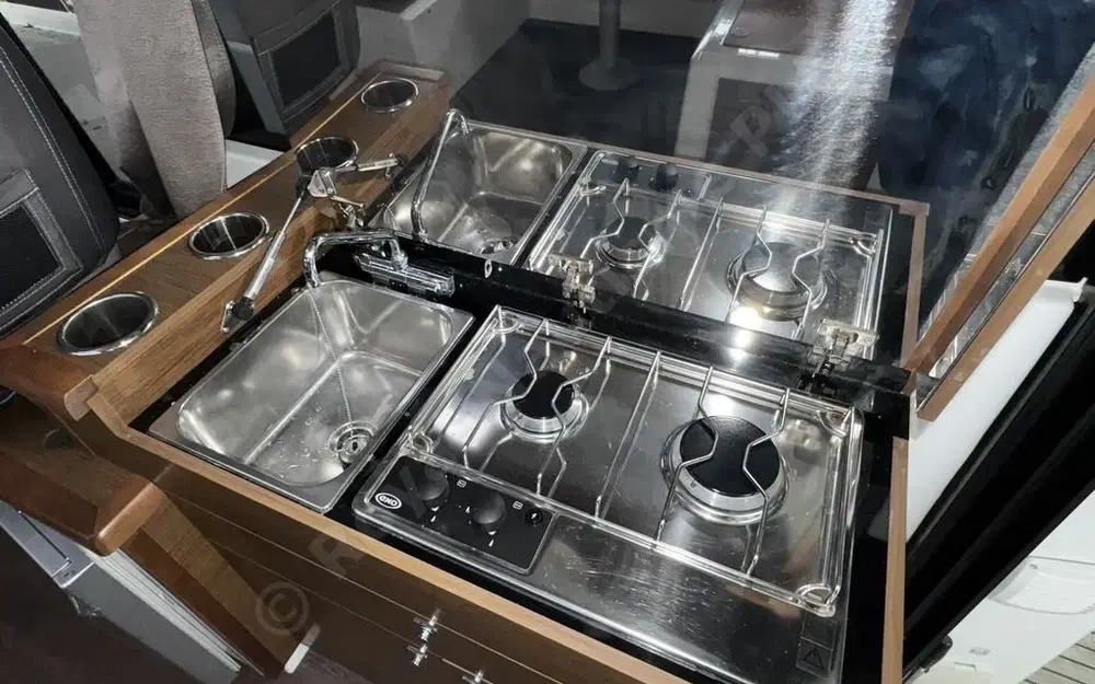 slider 6 Jeanneau Merry Fisher 895