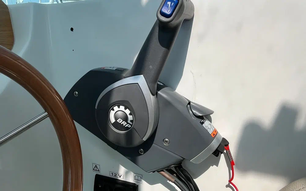 slider 14 Beneteau Antares 650 HB