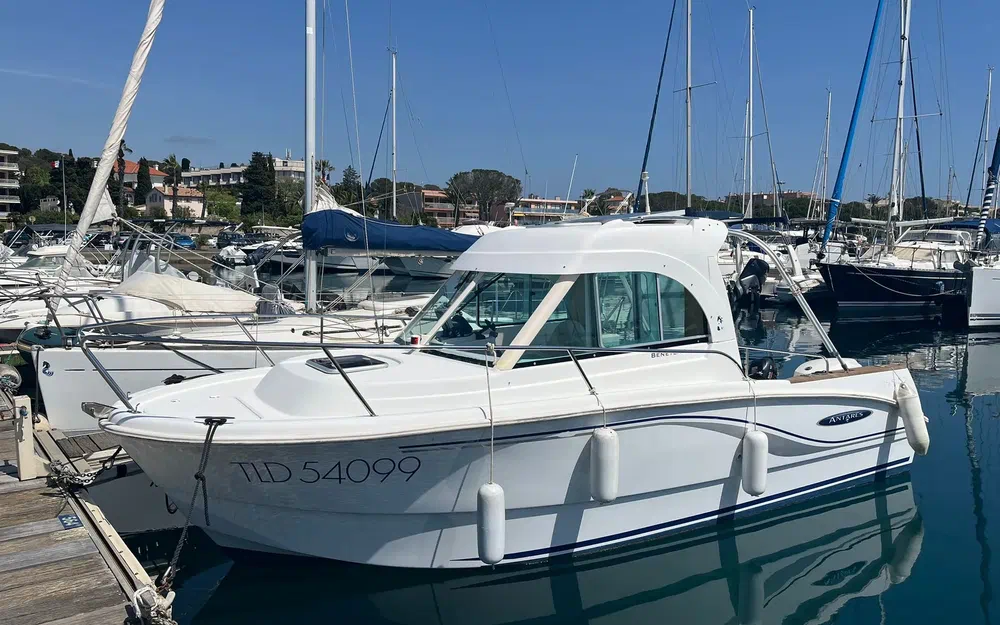slider 2 Beneteau Antares 650 HB