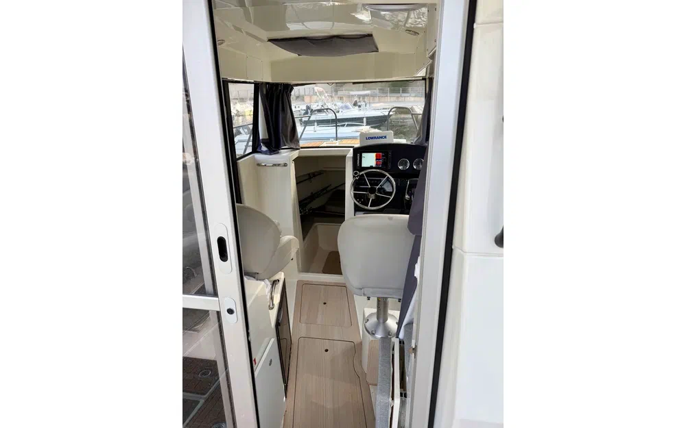 slider 12 Quicksilver Activ 705 Pilothouse