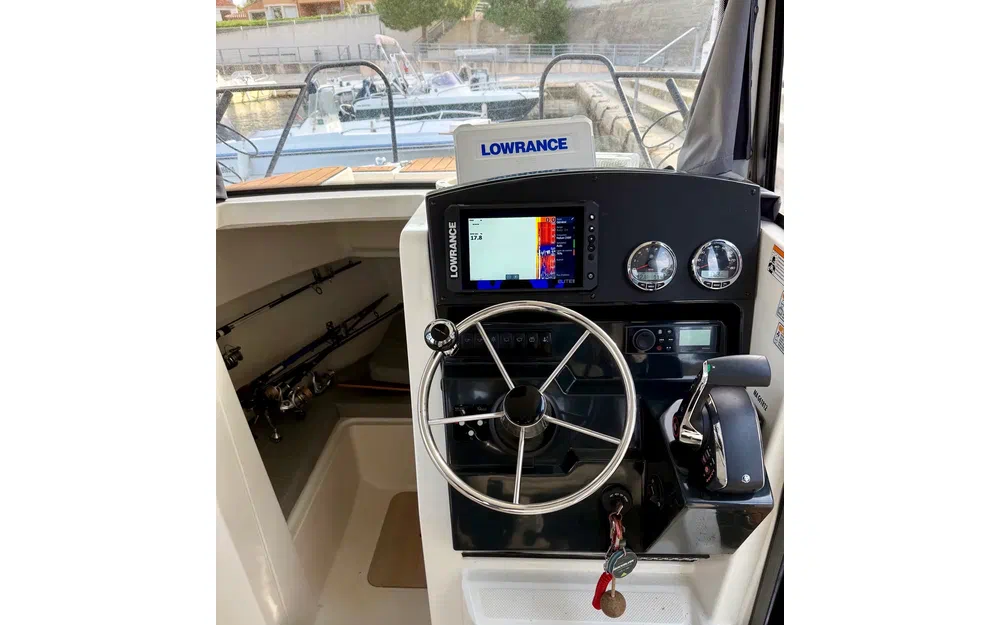 slider 14 Quicksilver Activ 705 Pilothouse