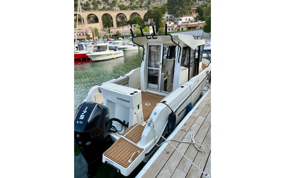 slider 15 Quicksilver Activ 705 Pilothouse