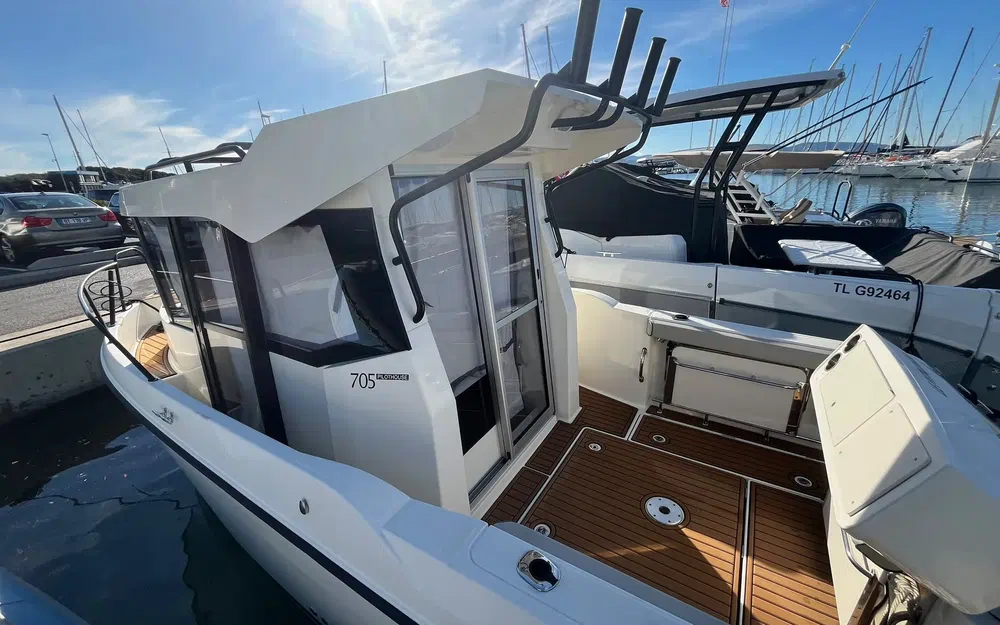 slider 22 Quicksilver Activ 705 Pilothouse
