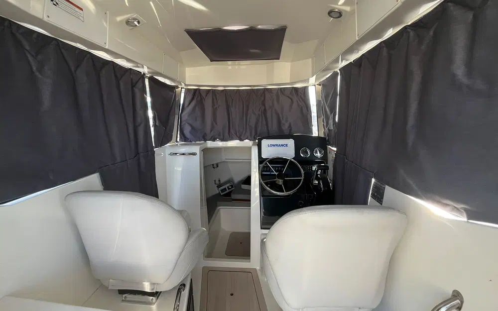 slider 23 Quicksilver Activ 705 Pilothouse