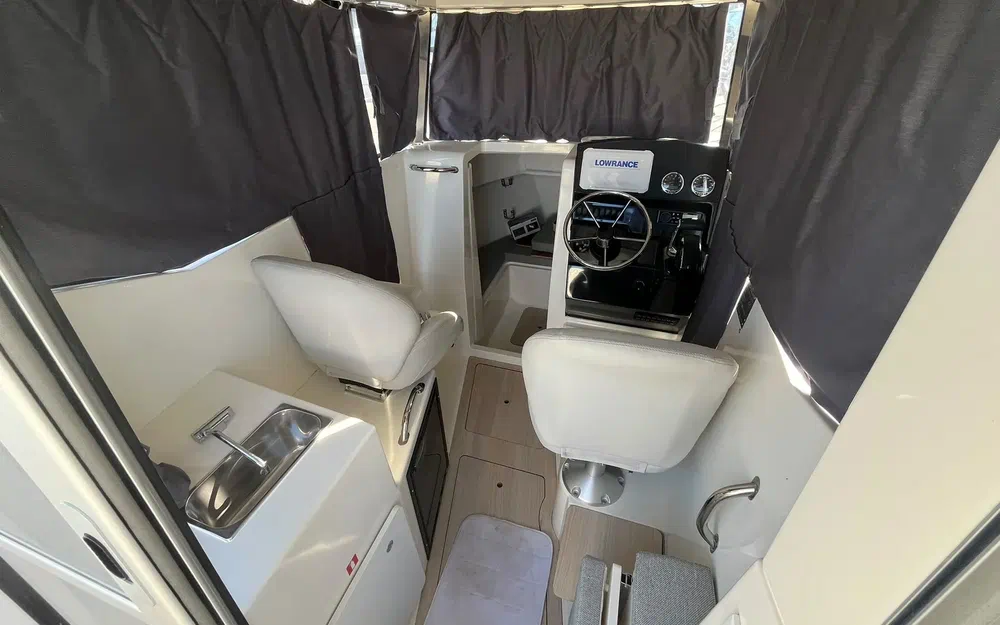 slider 24 Quicksilver Activ 705 Pilothouse