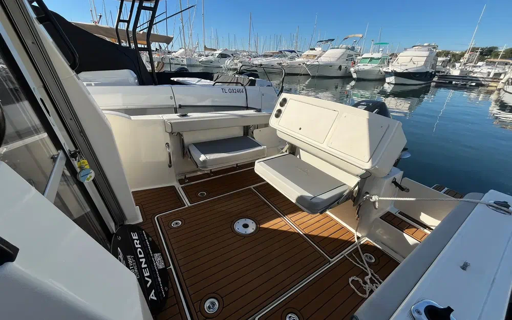 slider 29 Quicksilver Activ 705 Pilothouse