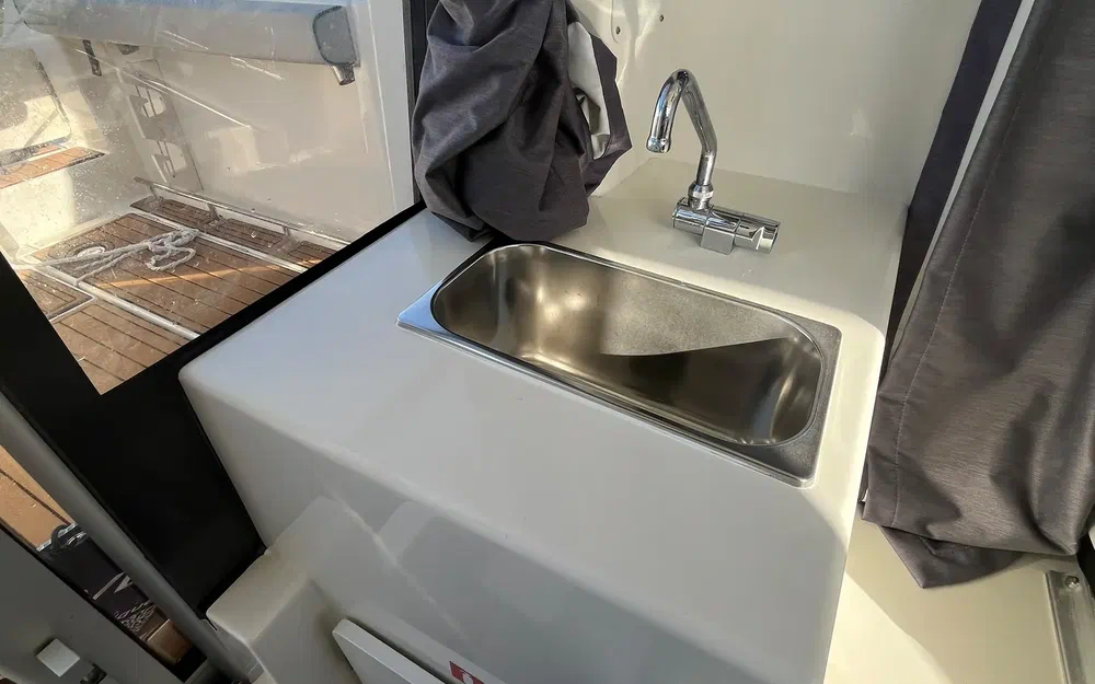 slider 32 Quicksilver Activ 705 Pilothouse