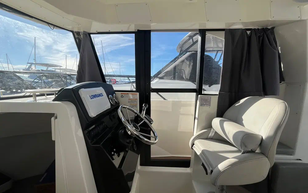 slider 34 Quicksilver Activ 705 Pilothouse