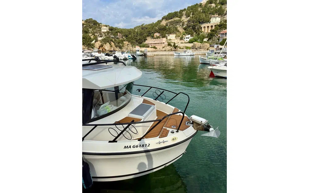 slider 4 Quicksilver Activ 705 Pilothouse