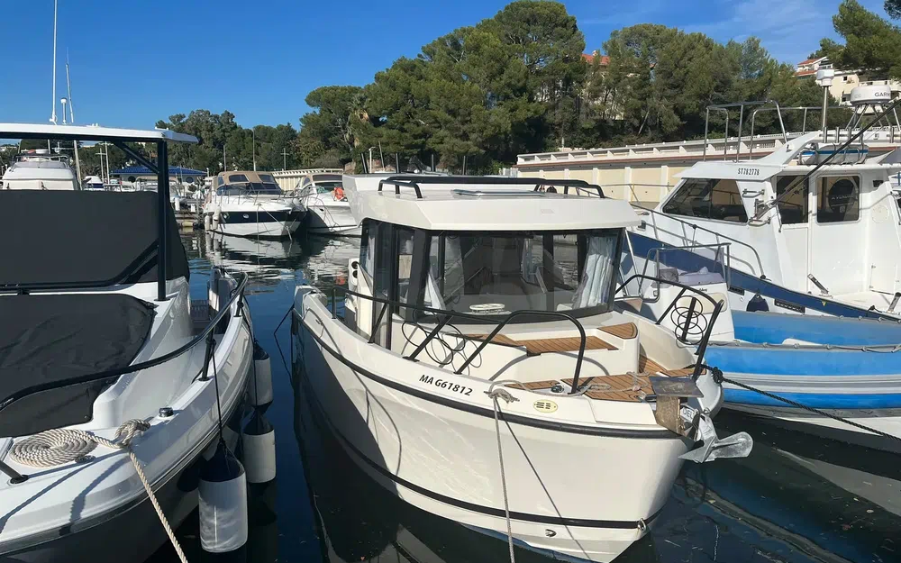 slider 5 Quicksilver Activ 705 Pilothouse