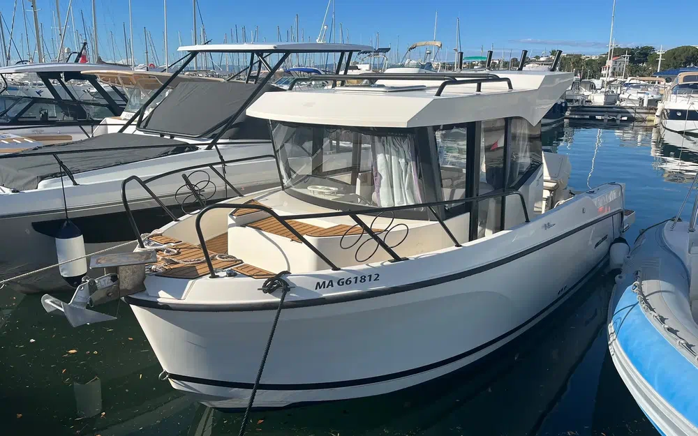 slider 4 Quicksilver Activ 705 Pilothouse