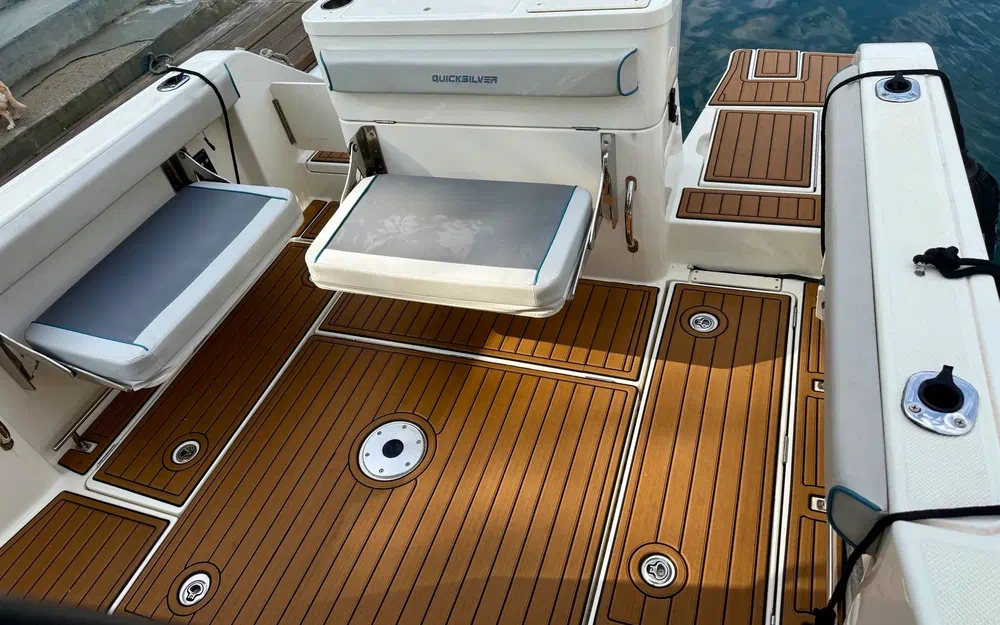 slider 10 Quicksilver Activ 705 Pilothouse