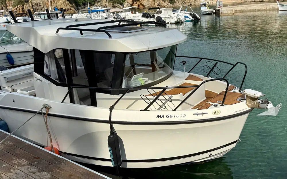 slider 2 Quicksilver Activ 705 Pilothouse