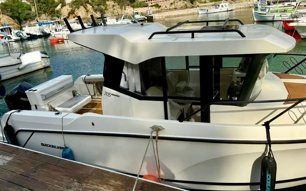 slider 3 Quicksilver Activ 705 Pilothouse