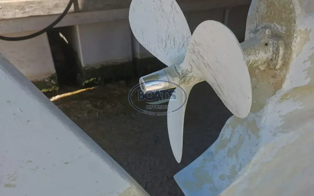 slider 2 Golden Hind 31