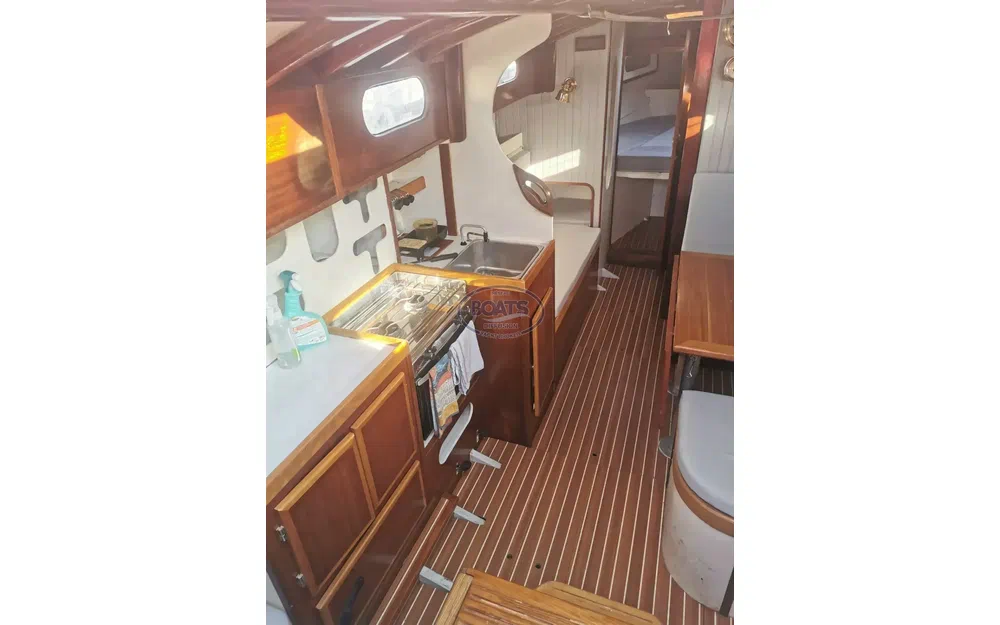 slider 5 Golden Hind 31