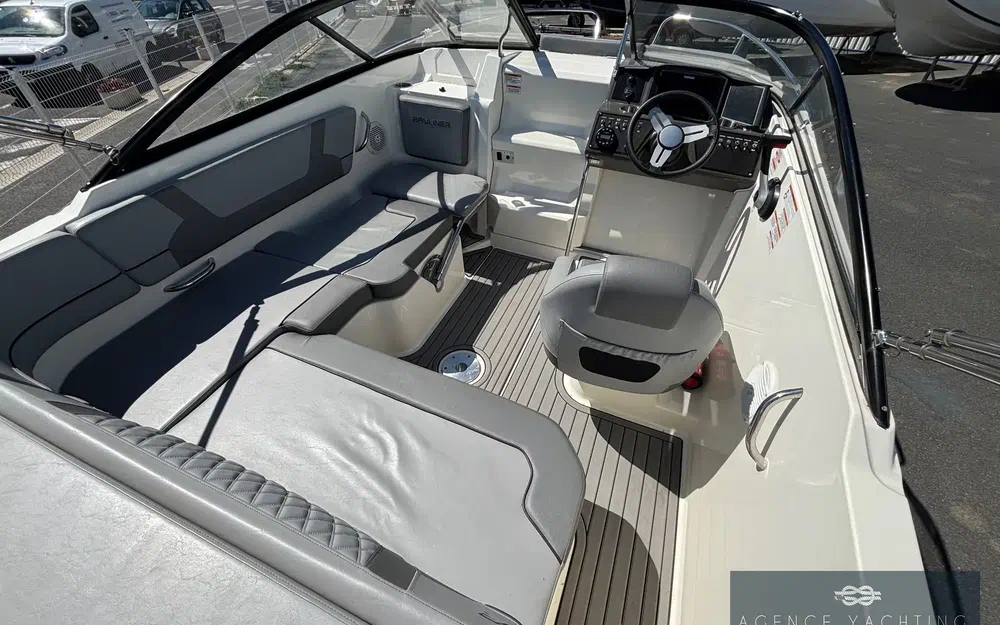 slider 2 Bayliner VR5 Cuddy OB