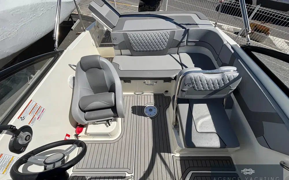 slider 5 Bayliner VR5 Cuddy OB