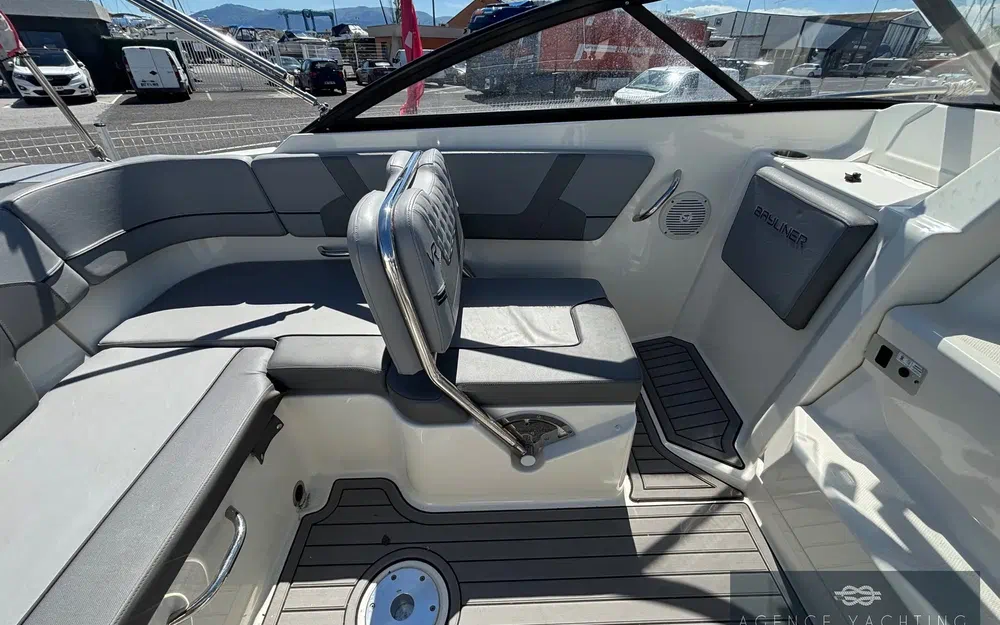 slider 6 Bayliner VR5 Cuddy OB