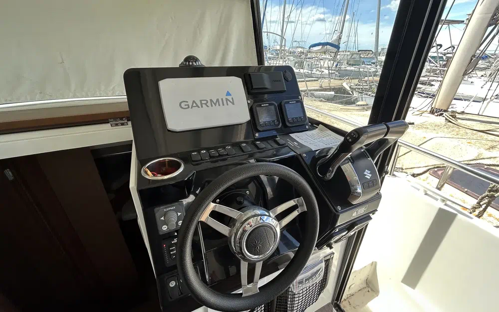 slider 7 Jeanneau Merry Fisher 895 Sport
