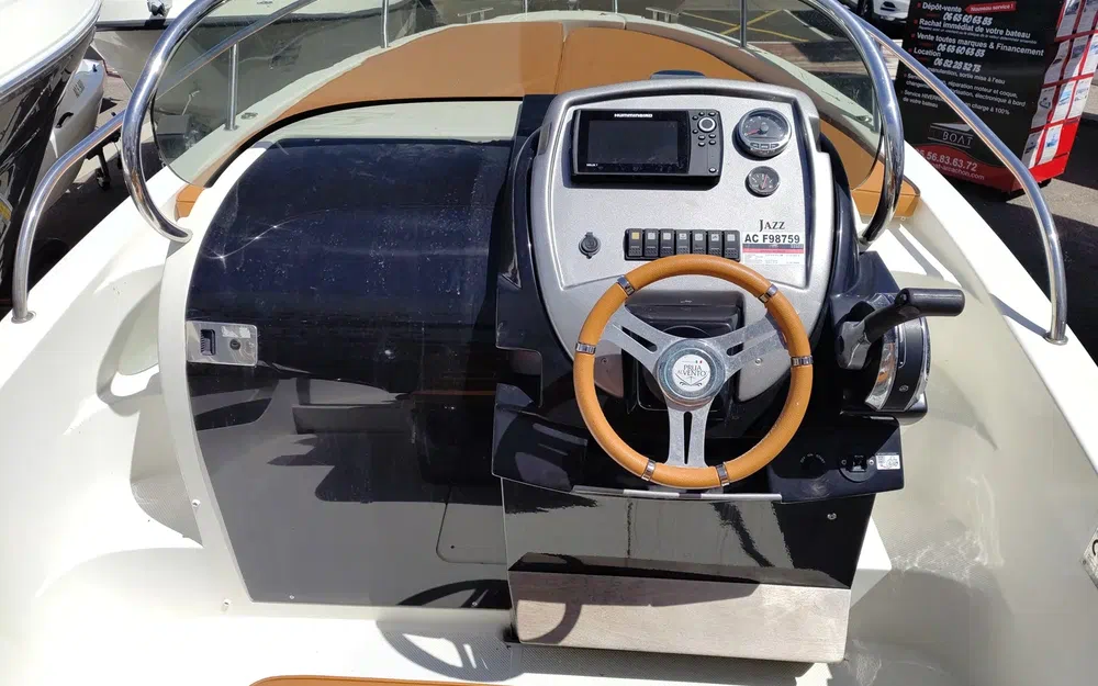 slider 10 Prua Al Vento Huracan 6.0