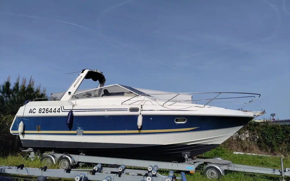 slider 1 Beneteau Flyer Serie 8