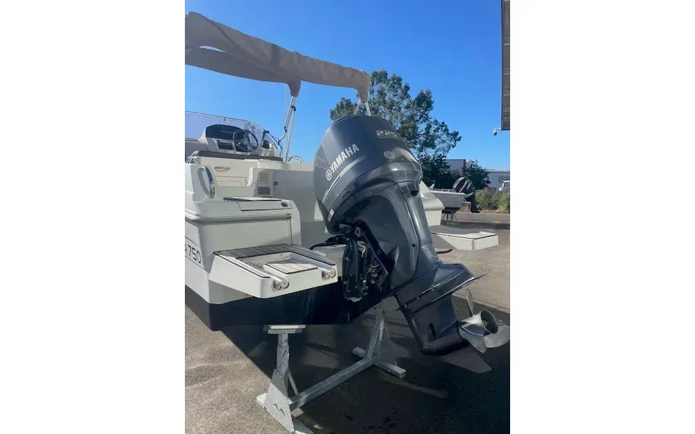 slider 8 Pacific Craft 750 SC