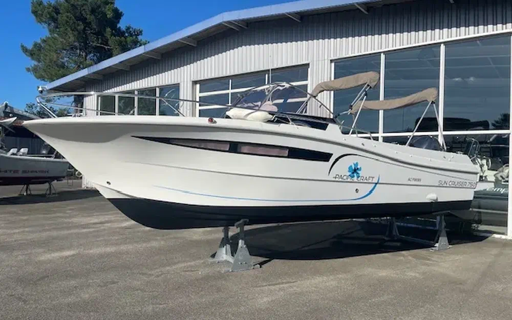 slider 0 Pacific Craft 750 SC