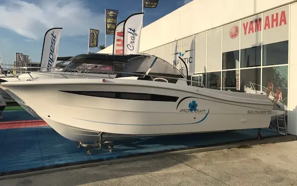 slider 1 Pacific Craft 750 SC