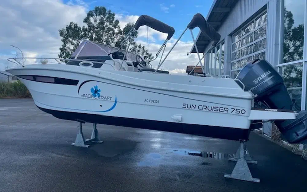 slider 3 Pacific Craft 750 SC