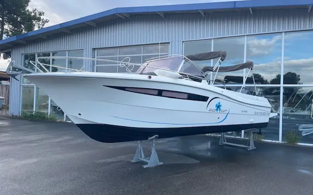 slider 5 Pacific Craft 750 SC