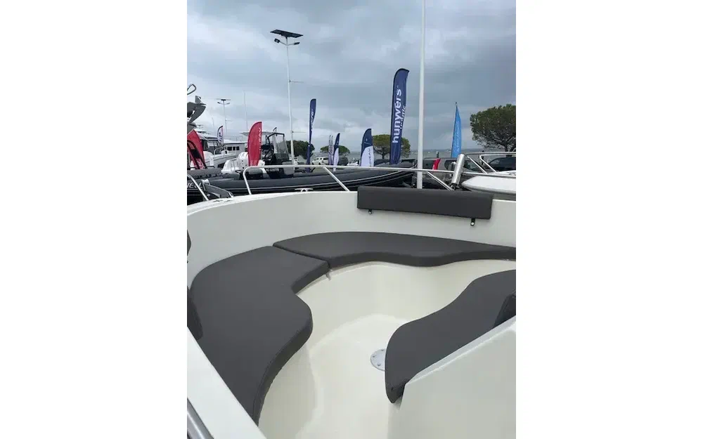 slider 1 Pacific Craft 670 Open