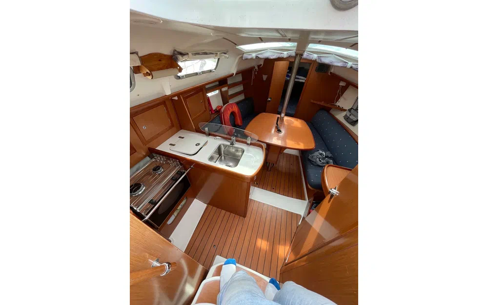 slider 2 Beneteau Oceanis 323 Dl