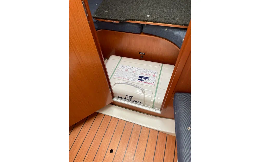 slider 7 Beneteau Oceanis 323 Dl