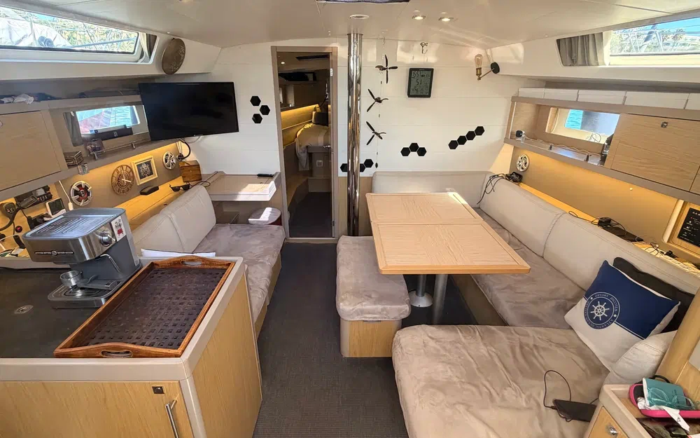 slider 10 Beneteau Oceanis 45