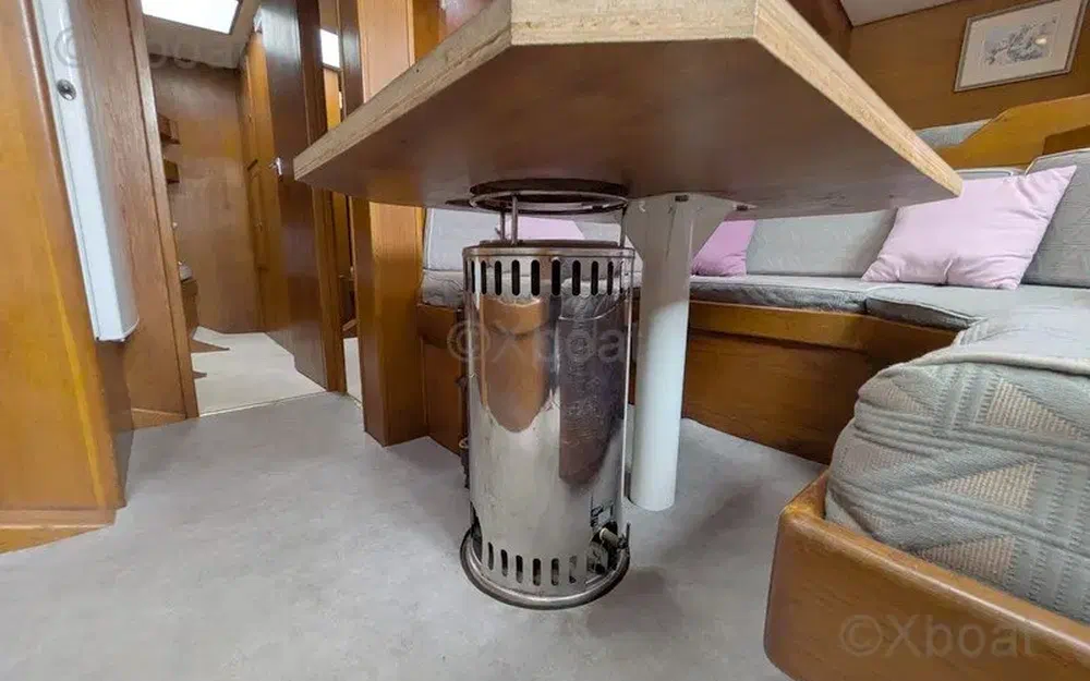 slider 9 Metalu Jade 48 Ketch