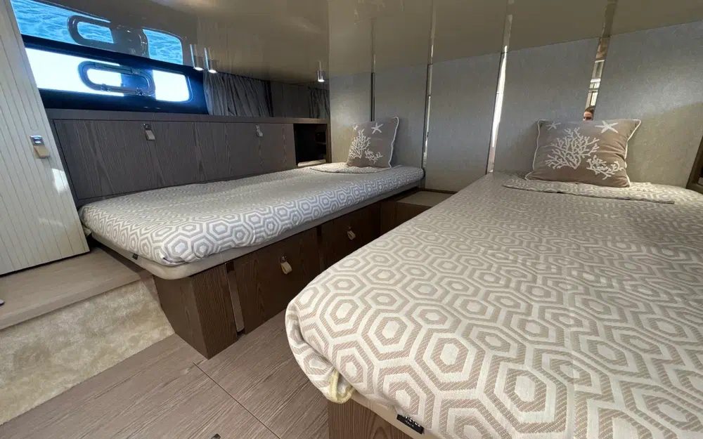 slider 14 Invictus 460 TT