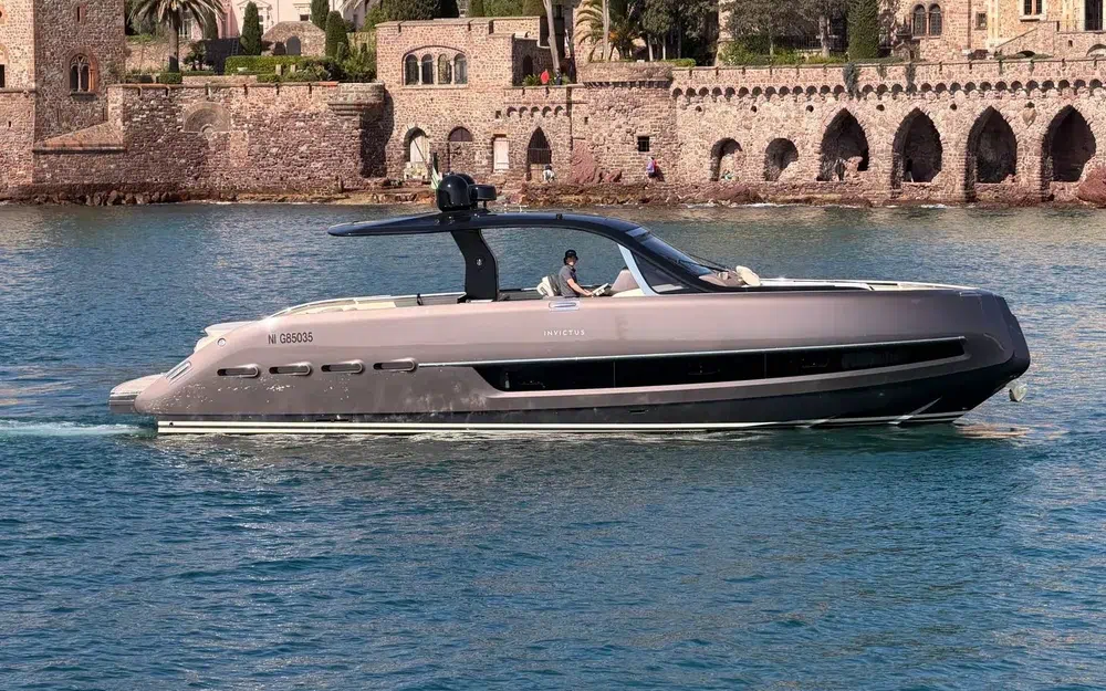 slider 0 Invictus 460 TT