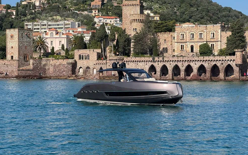 slider 1 Invictus 460 TT