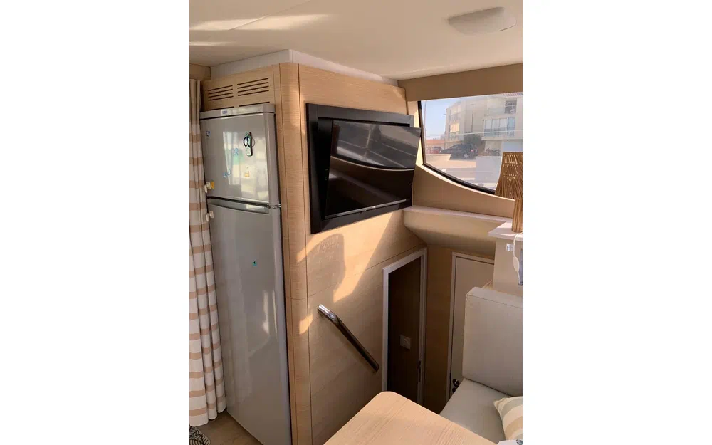 slider 15 Indigo Yacht Aventura 37