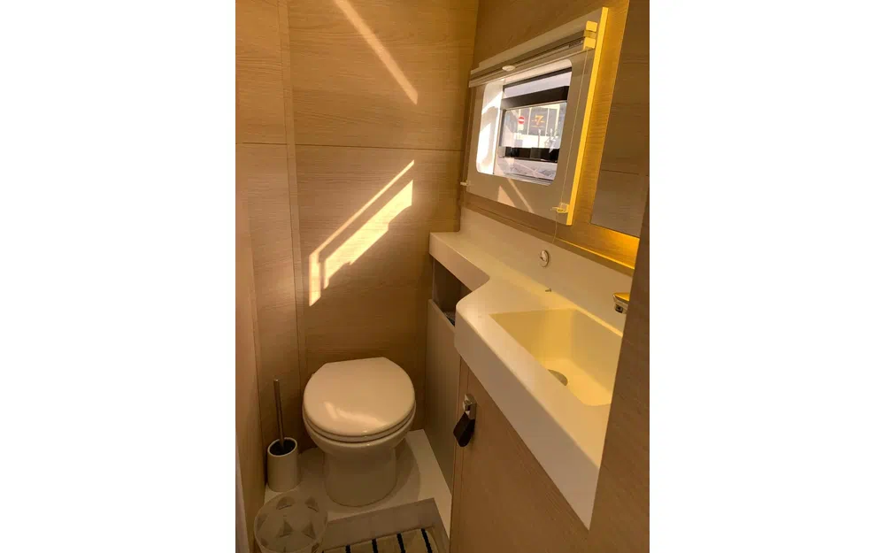 slider 12 Indigo Yacht Aventura 37