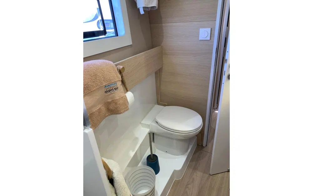 slider 13 Indigo Yacht Aventura 37