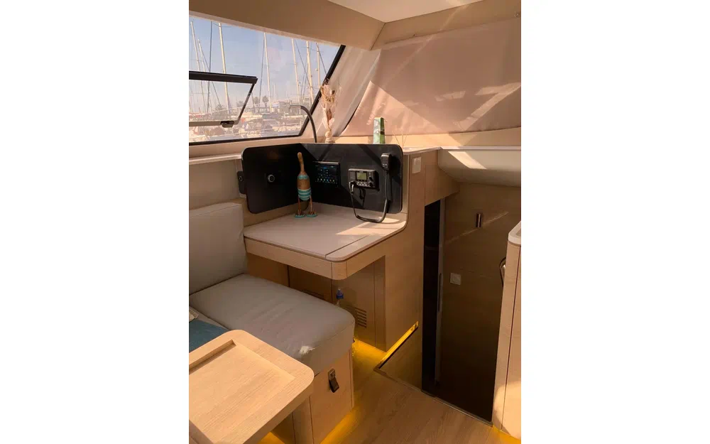 slider 14 Indigo Yacht Aventura 37