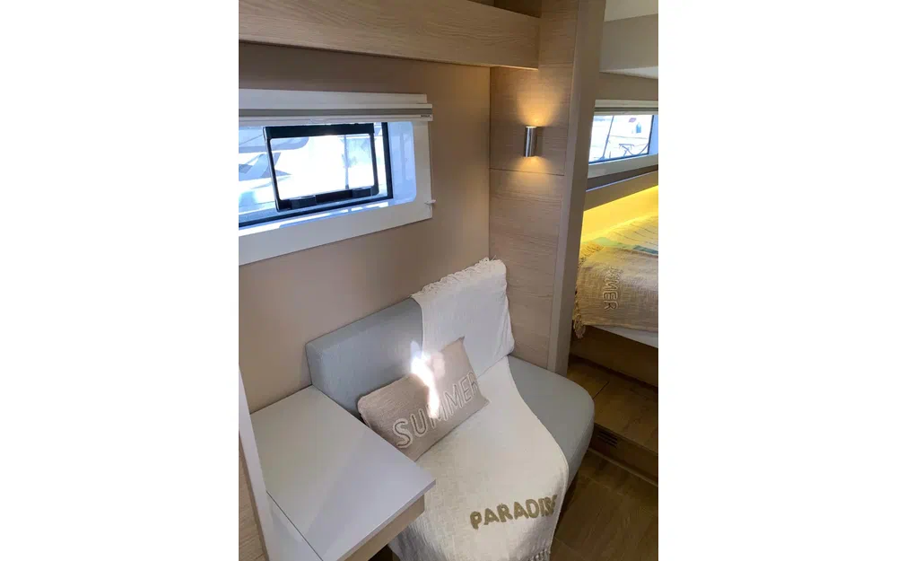 slider 17 Indigo Yacht Aventura 37