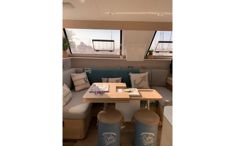 slider 4 Indigo Yacht Aventura 37